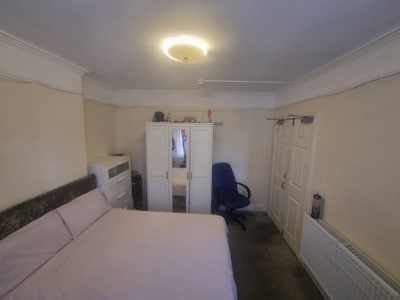 Spacious Double Room near Town centre & Station Main Photo