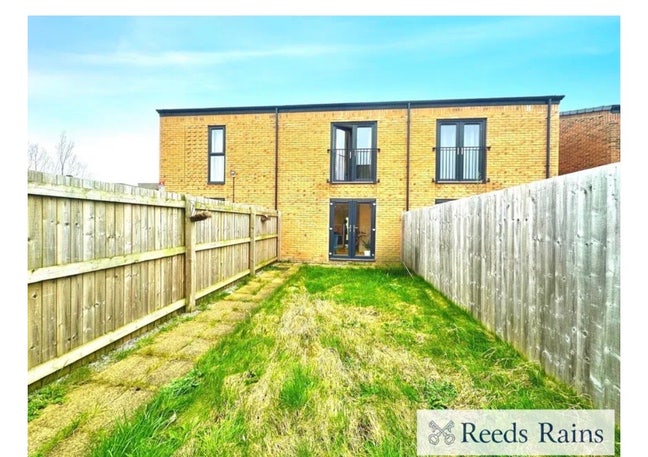 2 bed house for rent Main Photo