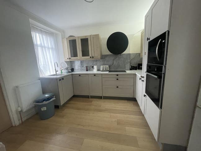 Single room with bill included  Main Photo