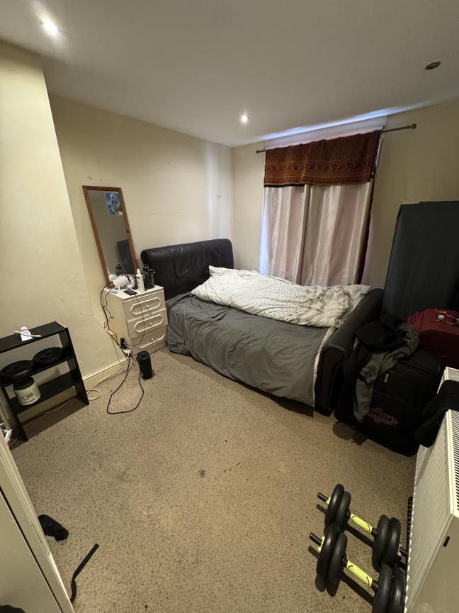 Behind boots in fighergate Main Photo