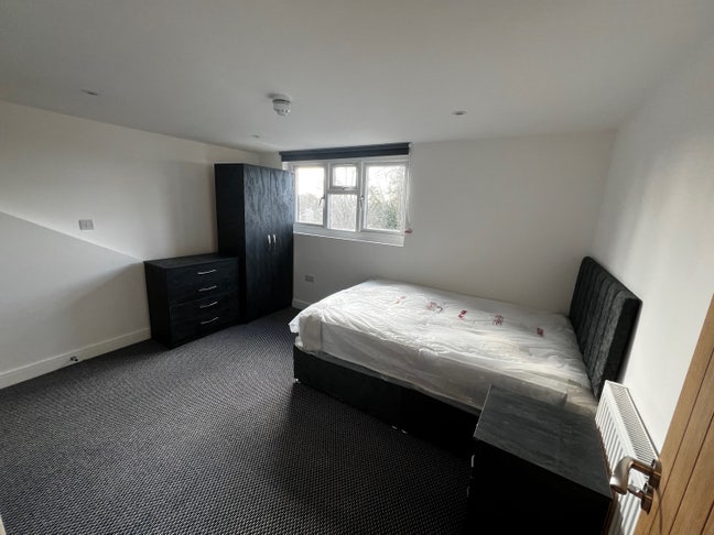Uc Newly Refurbed Room Walsall WS2 Main Photo