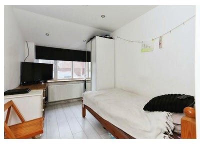 Clean, Comfortable Room with a Private Entrance An Main Photo