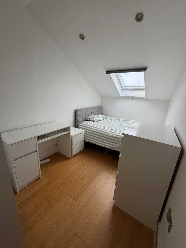 1 Double Room Available in 4-Bed House Archway Main Photo