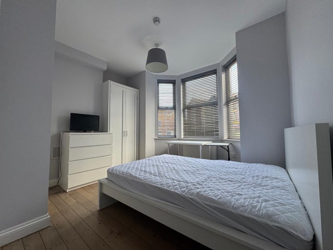 Bills Included 📍 Furnished, Double Room Main Photo