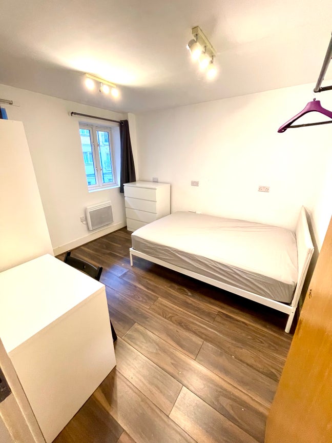 2 Double Rooms Available In Prime Location  Main Photo