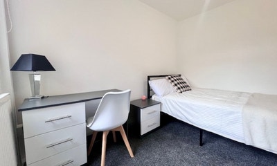 Modern 5  Student House with All-Inclusi Main Photo