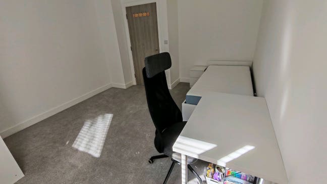 Large Room in 2 Bedroom Flat Ensuite All Bills Inc Main Photo