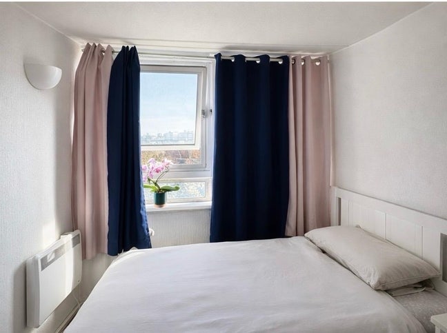 Bright Double Room Available Main Photo