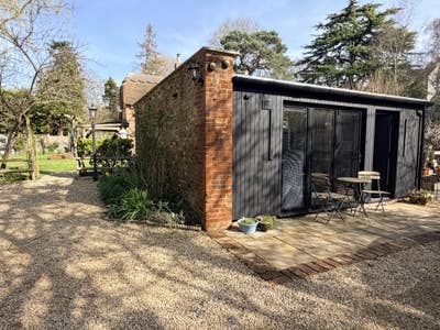 Self Contained Apartment F/F Mon-Friday  Main Photo