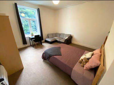 Spacious Double Room in 4 bedroom flat - inclusive Main Photo