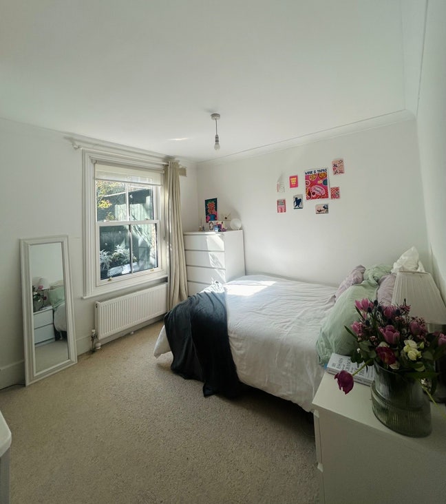Double room in garden flat in Battersea.  Main Photo