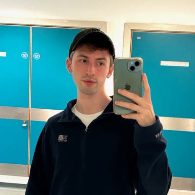 Looking for room/flat in/near Manc cc Main Photo