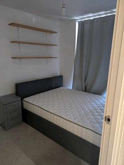 Modern Double Room Old Kent Road Main Photo