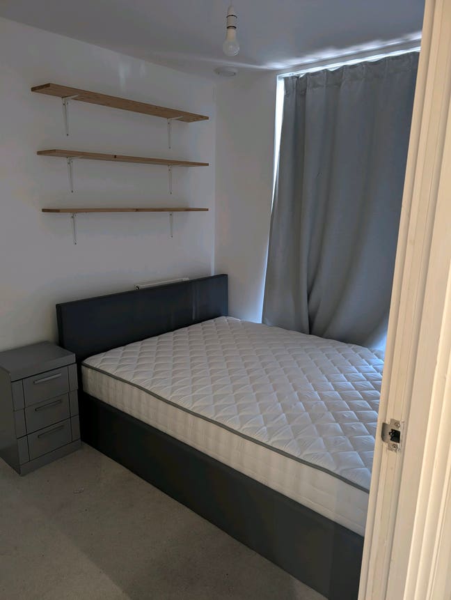 Modern Double Room Old Kent Road Main Photo