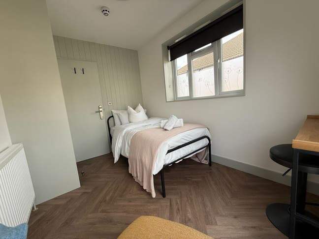 Room for Rent – Fully Furnished with Private Bathr Main Photo