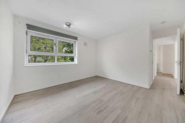 Big Double Rooms - Stratford - Asap  Main Photo