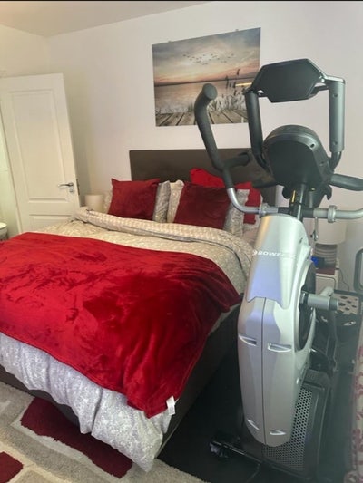 Fully Furnished Master Bedroom w. Ensuite Main Photo