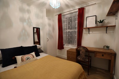 *Quiet Professional Room near City Centre* Main Photo