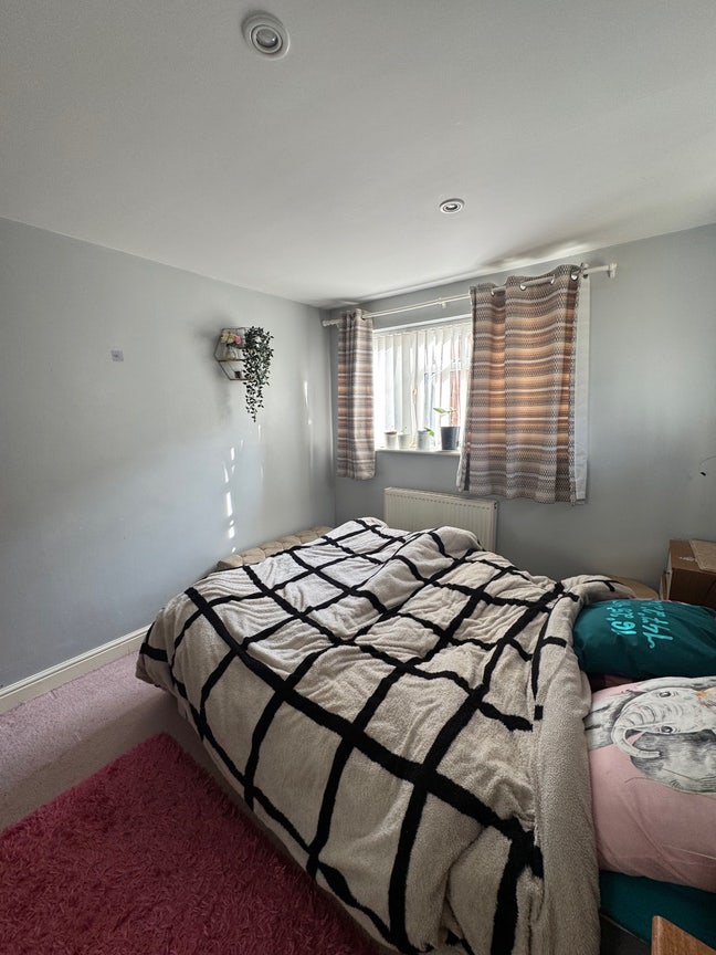 Double bed room in Newton abbot shared house  Main Photo