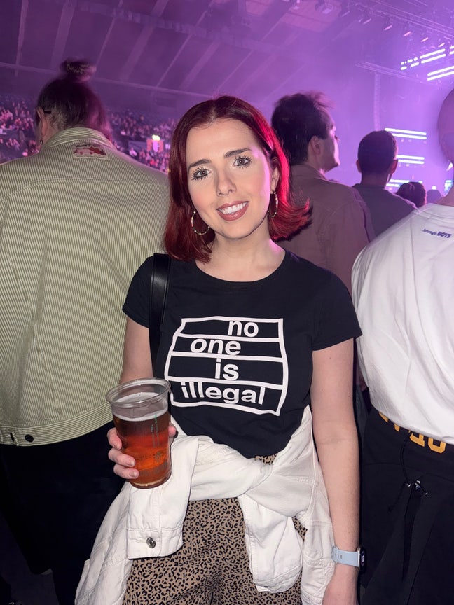 34YO woman seeks double room...pls help x Main Photo