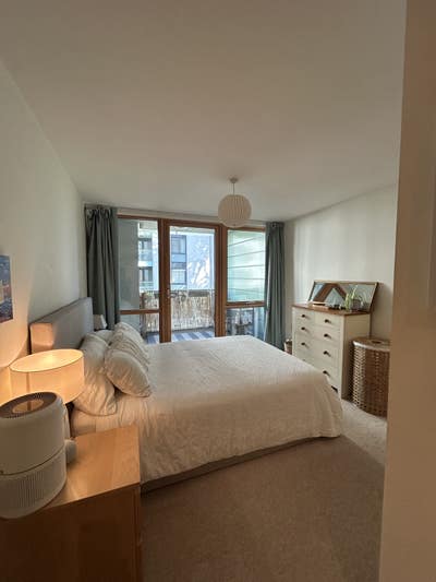 Spacious 1-Bed Flat with Balcony Main Photo