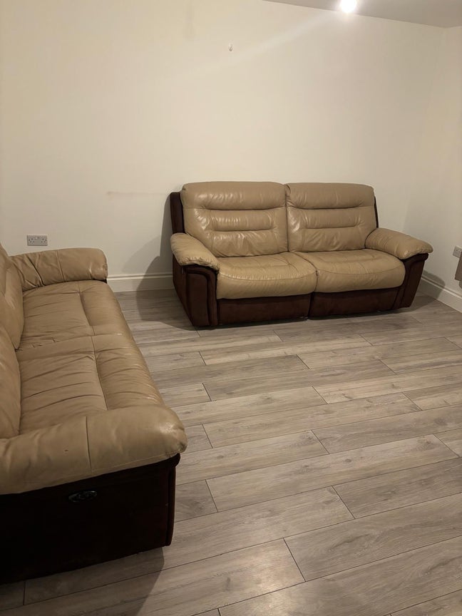 1 bedroom fully refurbished flat Main Photo