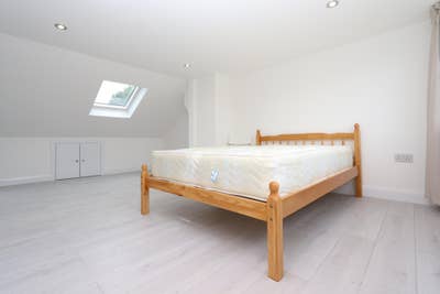 Ensuite+Doubl Room Just 60 Sec from Elizabeth Line Main Photo