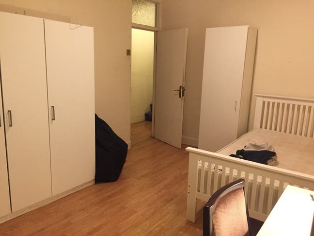 Large ground floor room to let Main Photo