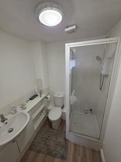 Room available near city centre Main Photo