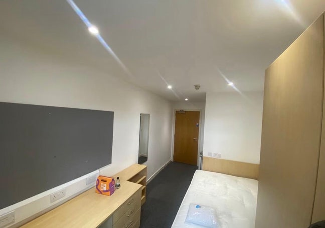 Student En-suite Room Available  Main Photo