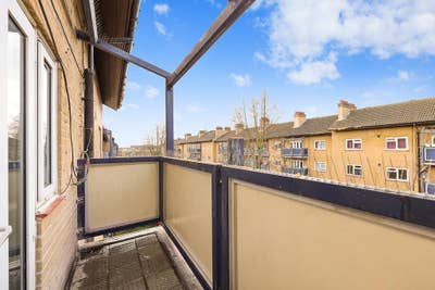 Large Room with Privale Balcony @ Bethnal Green  Main Photo
