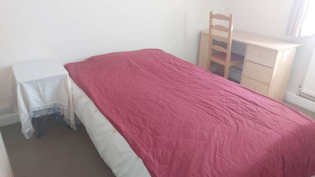 Furnished Double Room in Farnborough To Let Main Photo