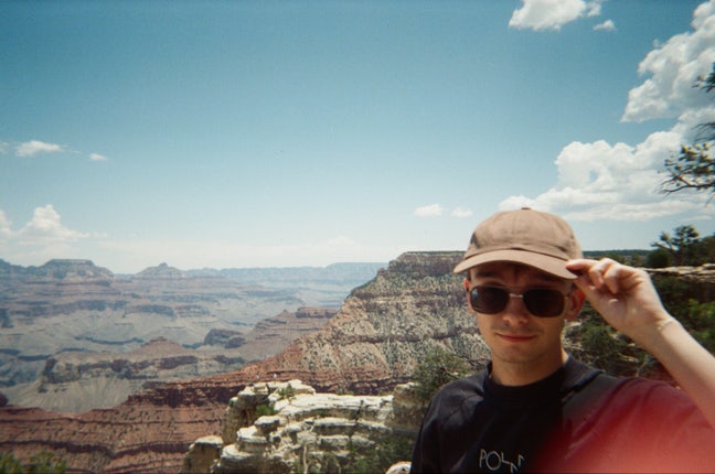 22M, tidy, sociable, easygoing Main Photo