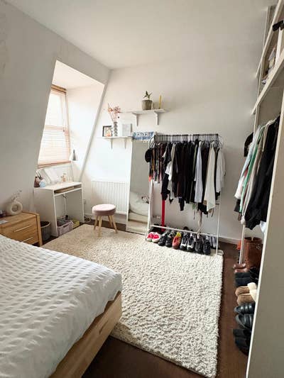 Seeking creative flatmate for room in East! Main Photo