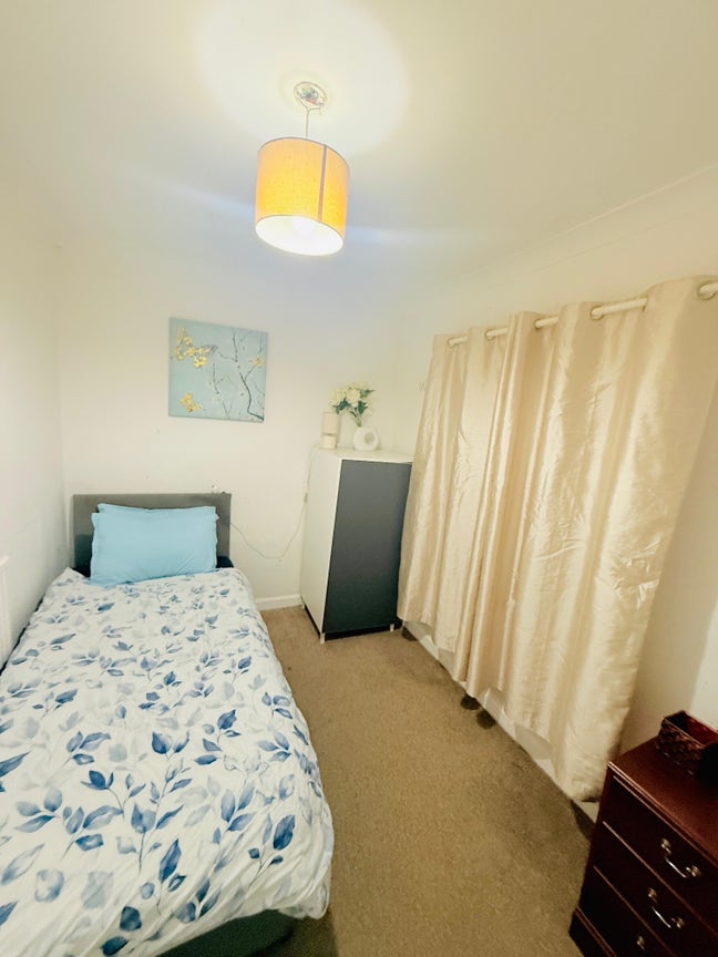 Single Room For Rent CF24  Main Photo