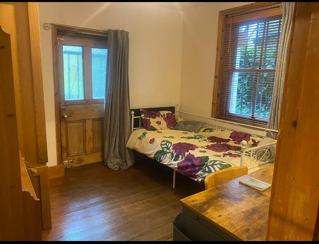 Spacious S I N G L E    R O O M  Friendly Share Main Photo