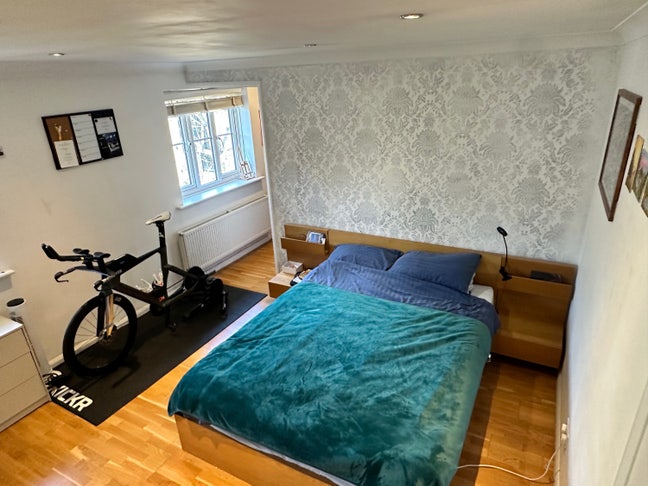 Large double room with walk in wardrobe Main Photo