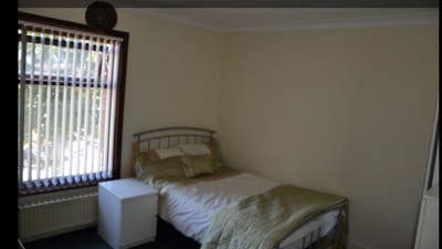 Large double size room, central for town & Uni Main Photo