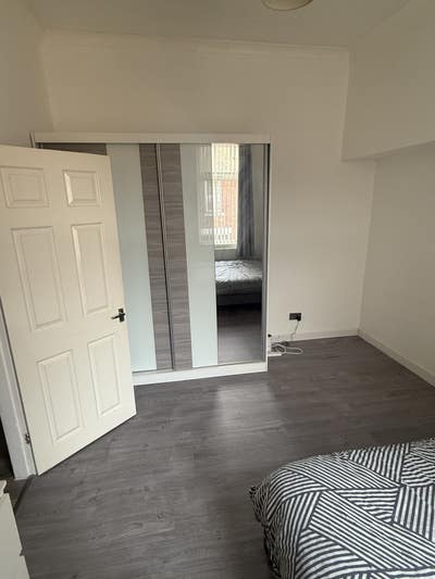 Large Room in Stylish Renovated Home – Bills Inclu Main Photo