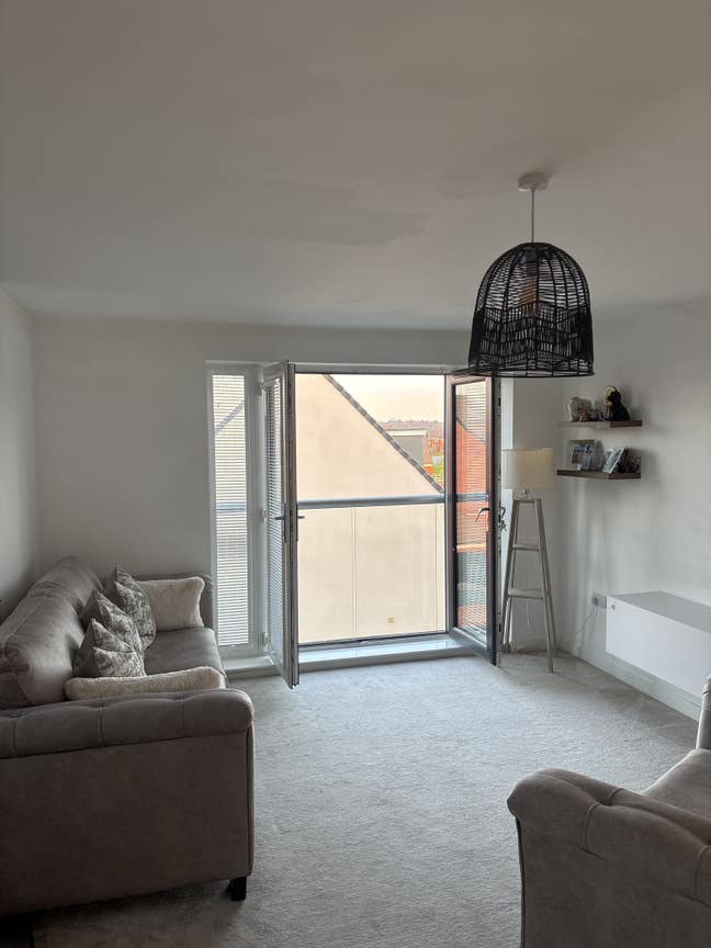 Double bedroom in quiet area close to town Main Photo