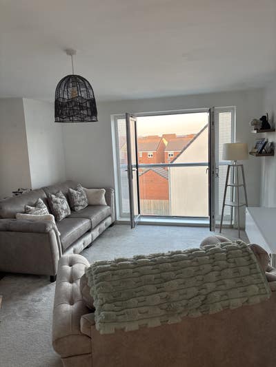 Double bedroom in quiet area close to town Main Photo