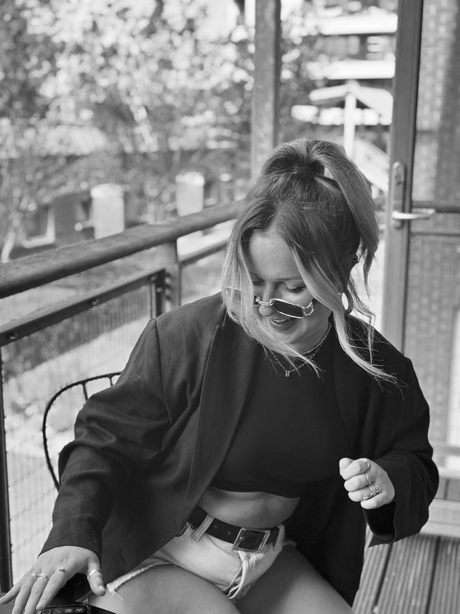 Double room available in terrace bedminster Main Photo