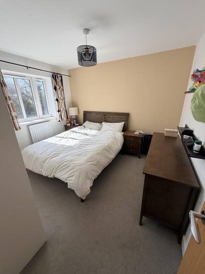 Spacious Double in House - All Bills Included Main Photo