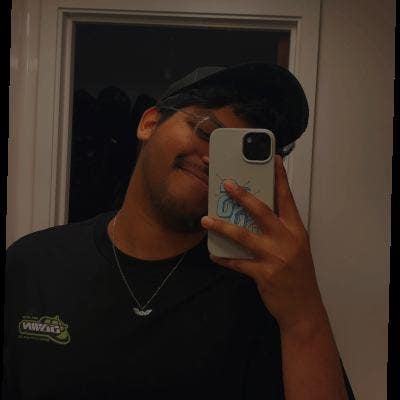 Looking for flat share or buddy up Main Photo