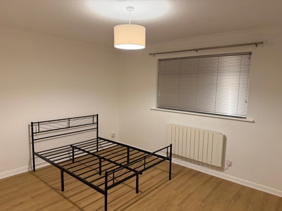 Newly decorated 2 bed flat  Main Photo