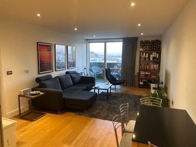 Beautiful light airy double room in new build Main Photo