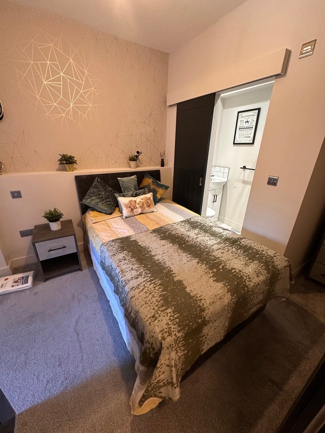 Best En-Suite Luxury Room Great Location Main Photo