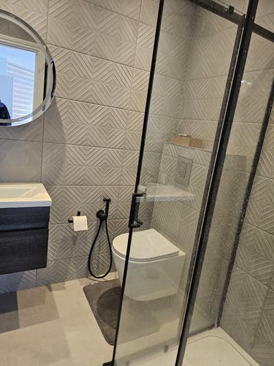 Room with separate kitchen/ensuite Main Photo