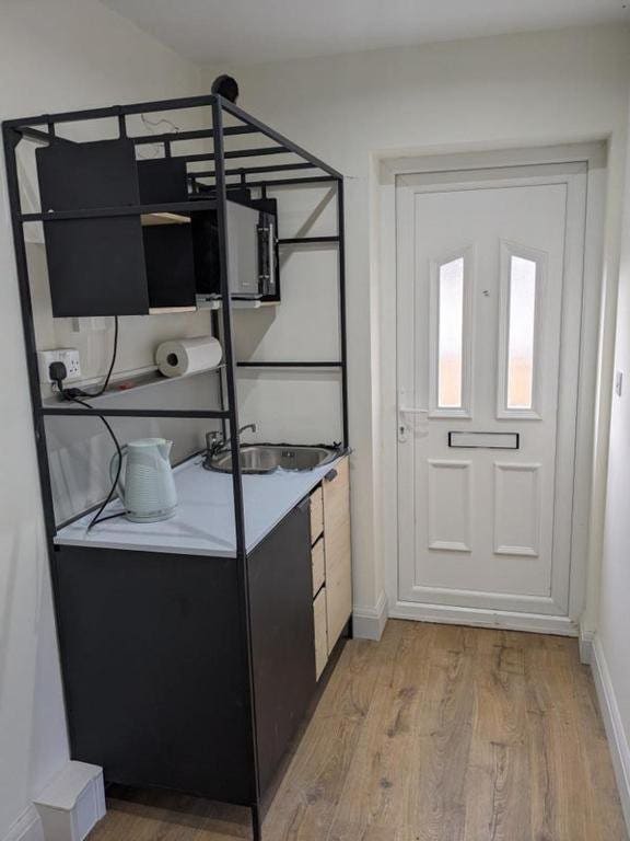 2 small priva rooms for rent – High Wycombe (HP13) Main Photo