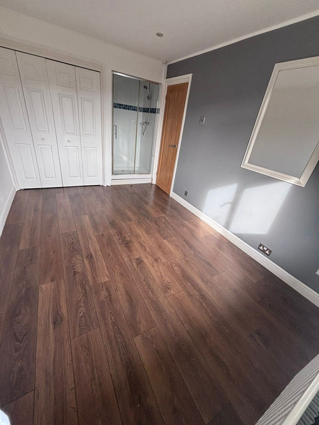 Ensute Room on rent  Main Photo